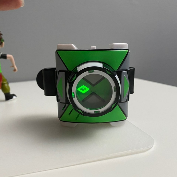 Ben ten figure and ben ten ominitrix watch - Picture 3 of 3